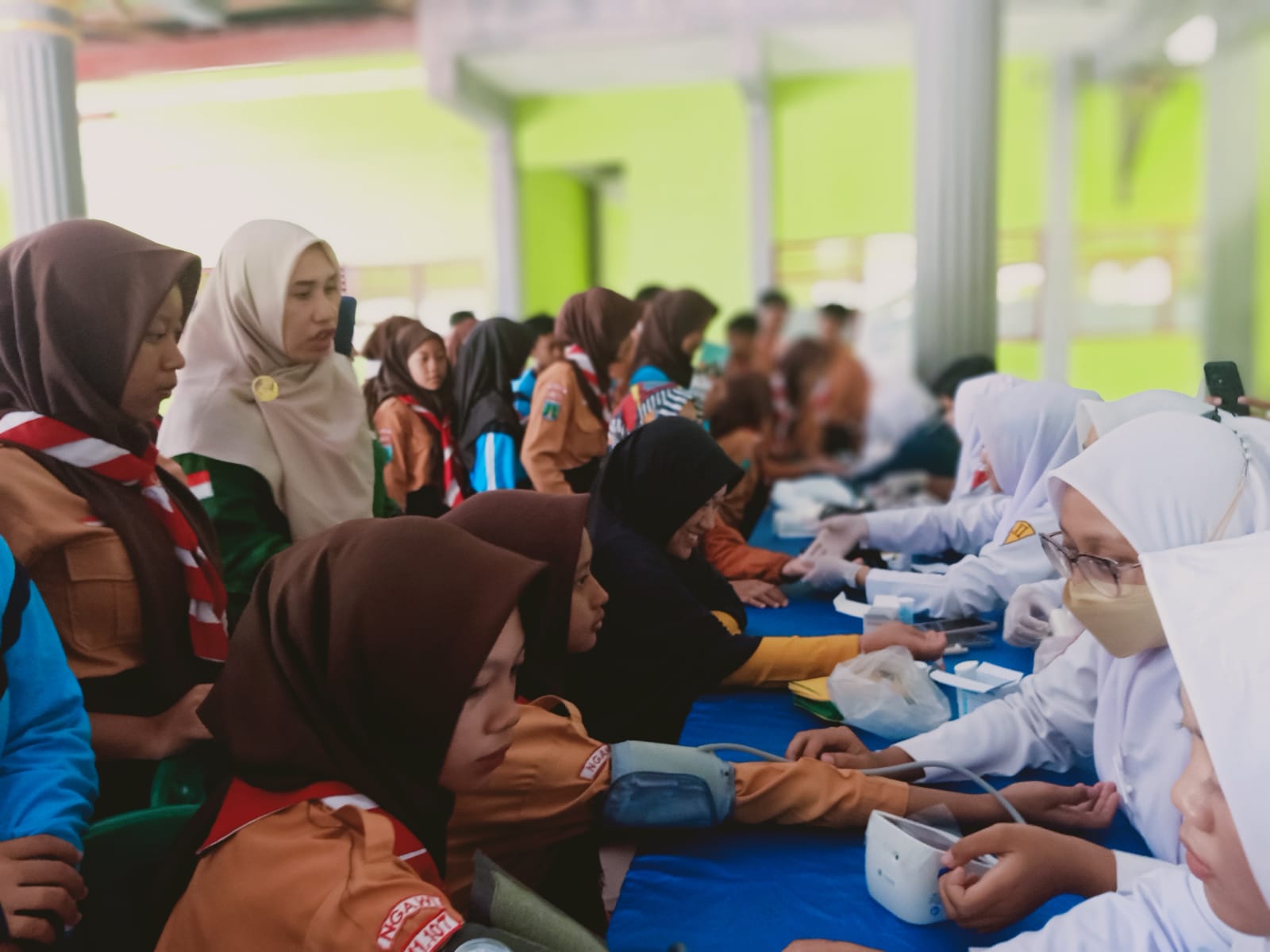 Sukses Kolaborasi BAZNAS Ngawi bersama SMK Kesehatan BIM Ngawi Gelar Layanan Kesehatan Gratis di SMPN 5 Ngawi dalam rangka HKN ke 60